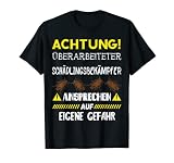 Dispositivo antiplagas con texto en alemán Camiseta