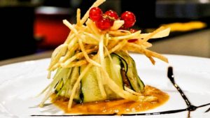 16 ideas de mesa de ensalada DIY para conseguir ensalada fresca con poco espacio en el jardín