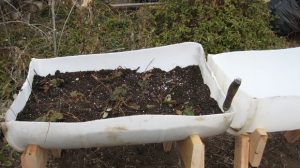 Cómo crear camas de jardín levantadas con madera de desecho