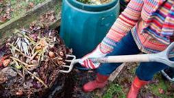 Cómo reutilizar las bolsas de compost y jardineras