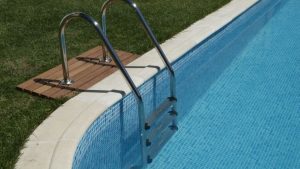 Escaleras de piscina