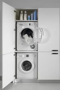 Vaskemaskin og tørketrommel skap