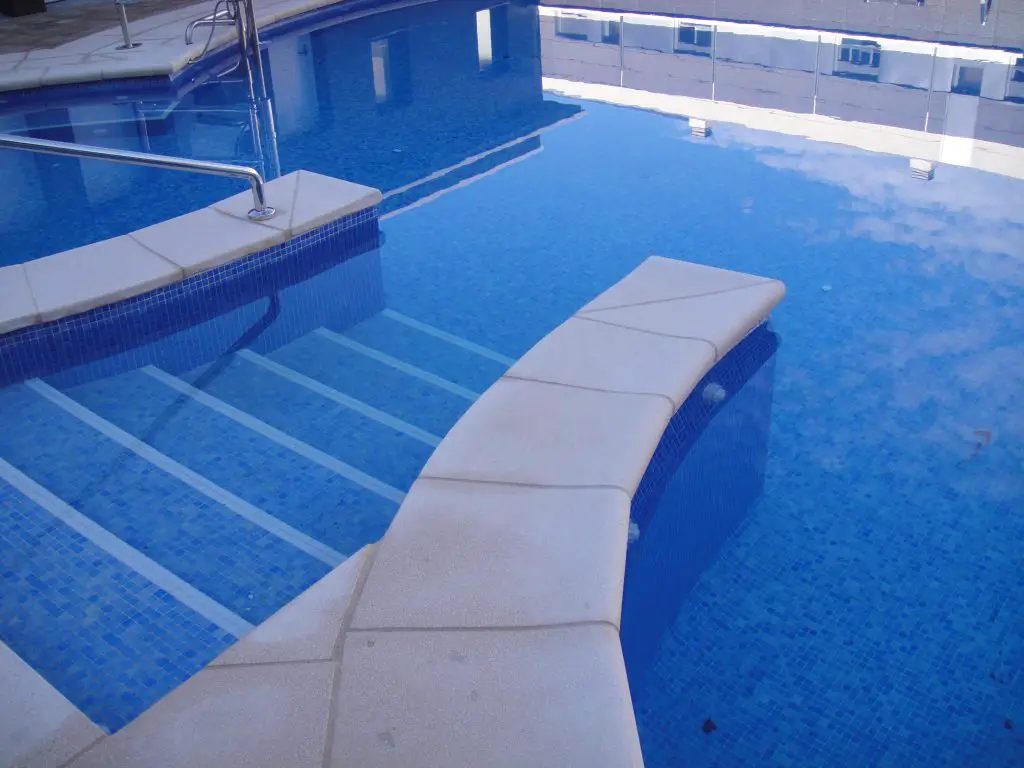 Descubre estas 【OFERTAS en Baldosas Para Piscinas】 ¡Entra ya!