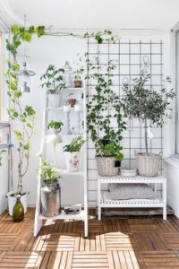 Cómo convertir pequeños espacios en encantadores rincones verdes