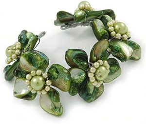 Composiciones verdes originales hechas con conchas