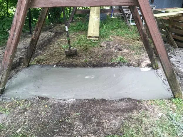 Piso de concreto para la casa de los patos. 