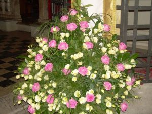 Iglesia de arreglos florales