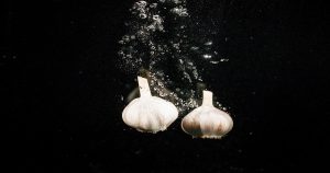 Cómo cultivar ajo: guía para el cultivo tradicional y de interior