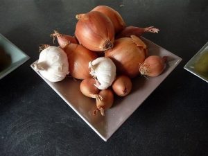 Ajo y cebolla: consejos para cultivarlos en casa