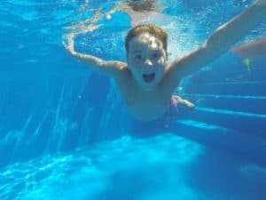 Piscina de cloro, ¿cómo tratar el agua de su piscina?